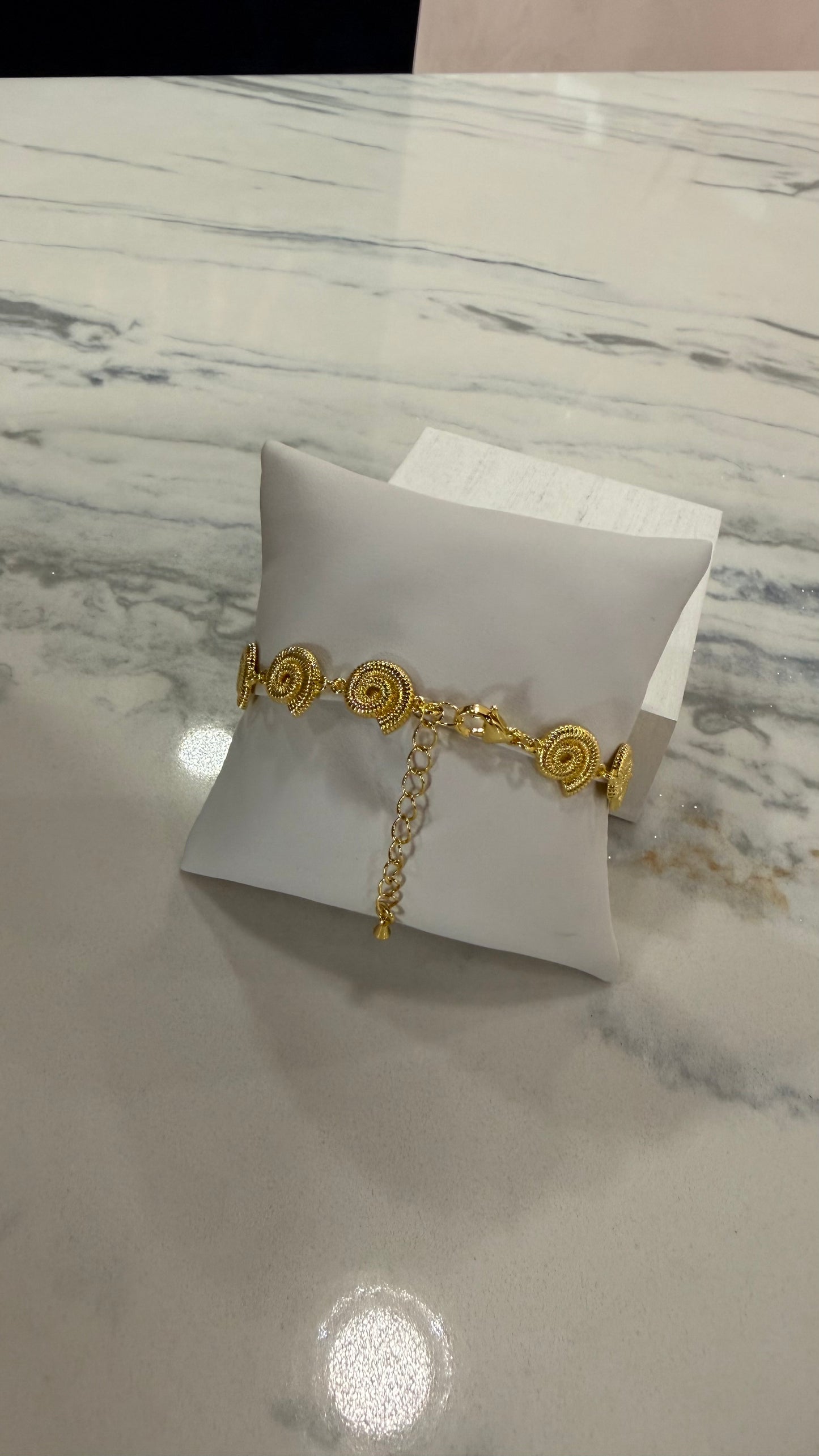Sea Shells Bracelet Gold