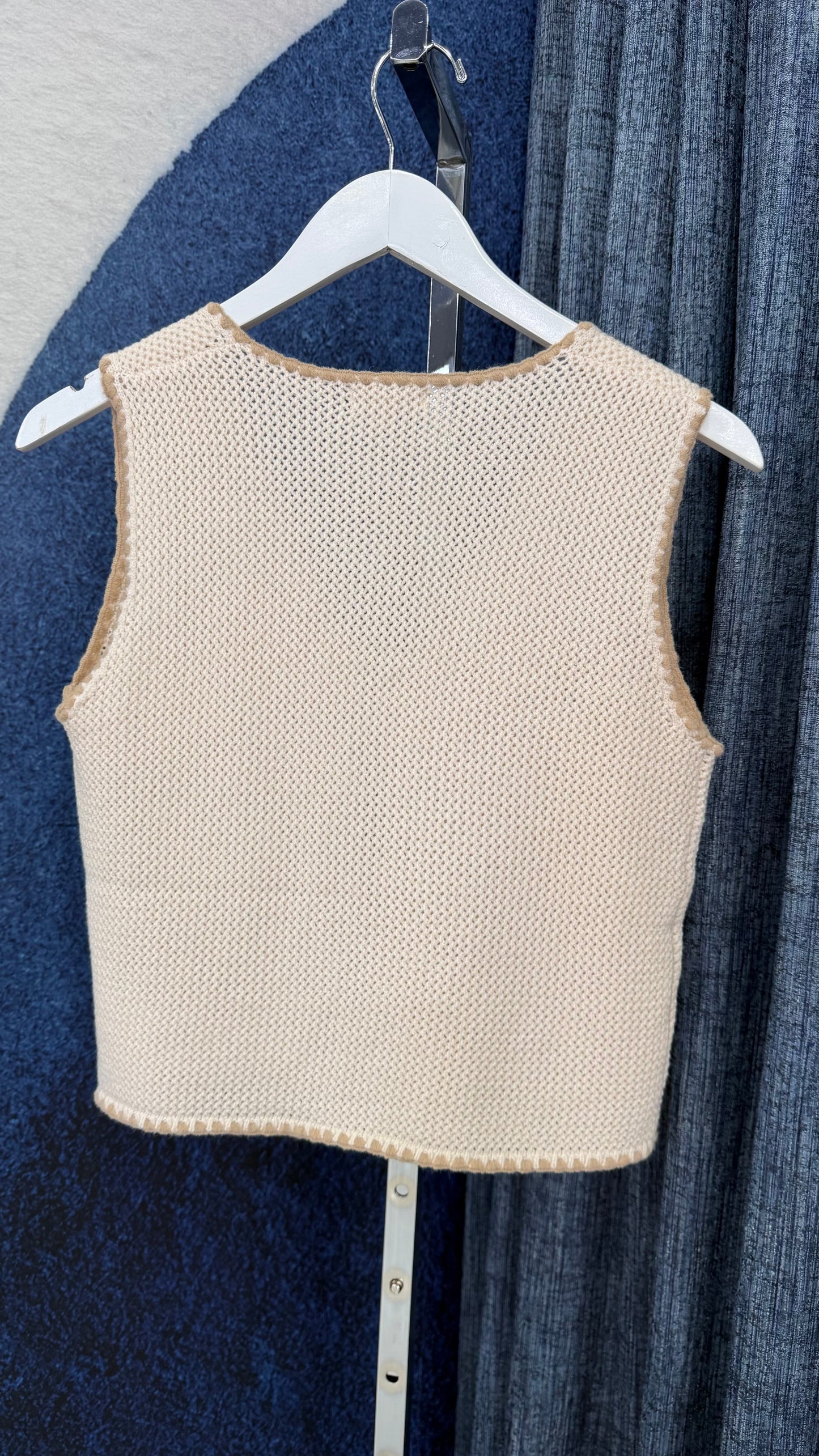 Vest Top Knit With Star Natural