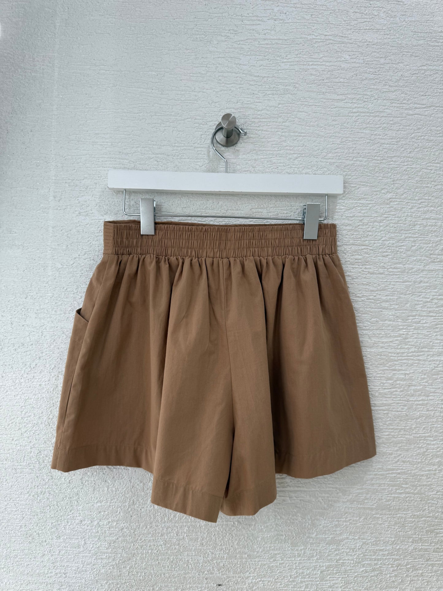 Camel Short With Elastic Back