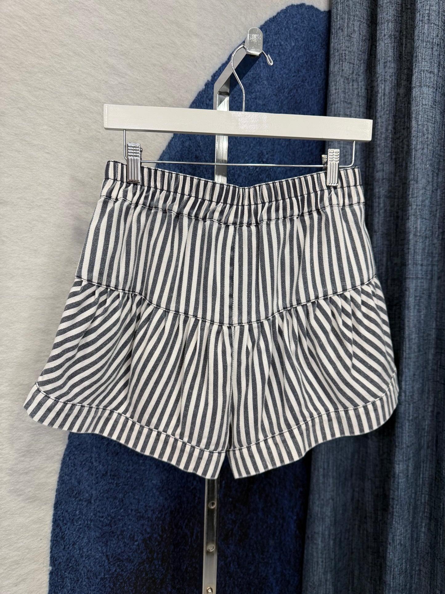 Stripe Pleated Short Mineral Blue