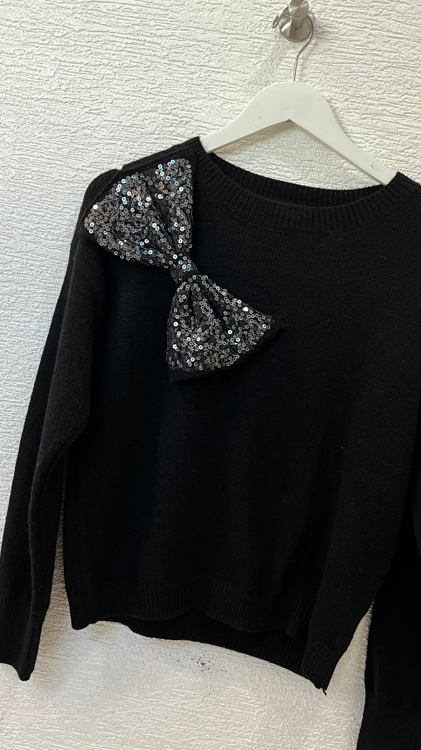 Sweater Top With Sequins Bow