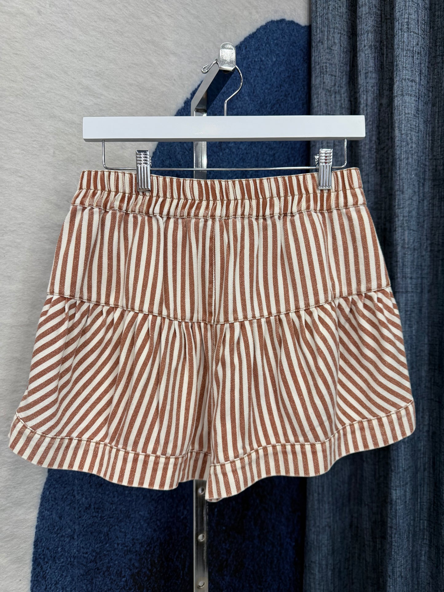 Stripe Pleated Short Mineral Camel