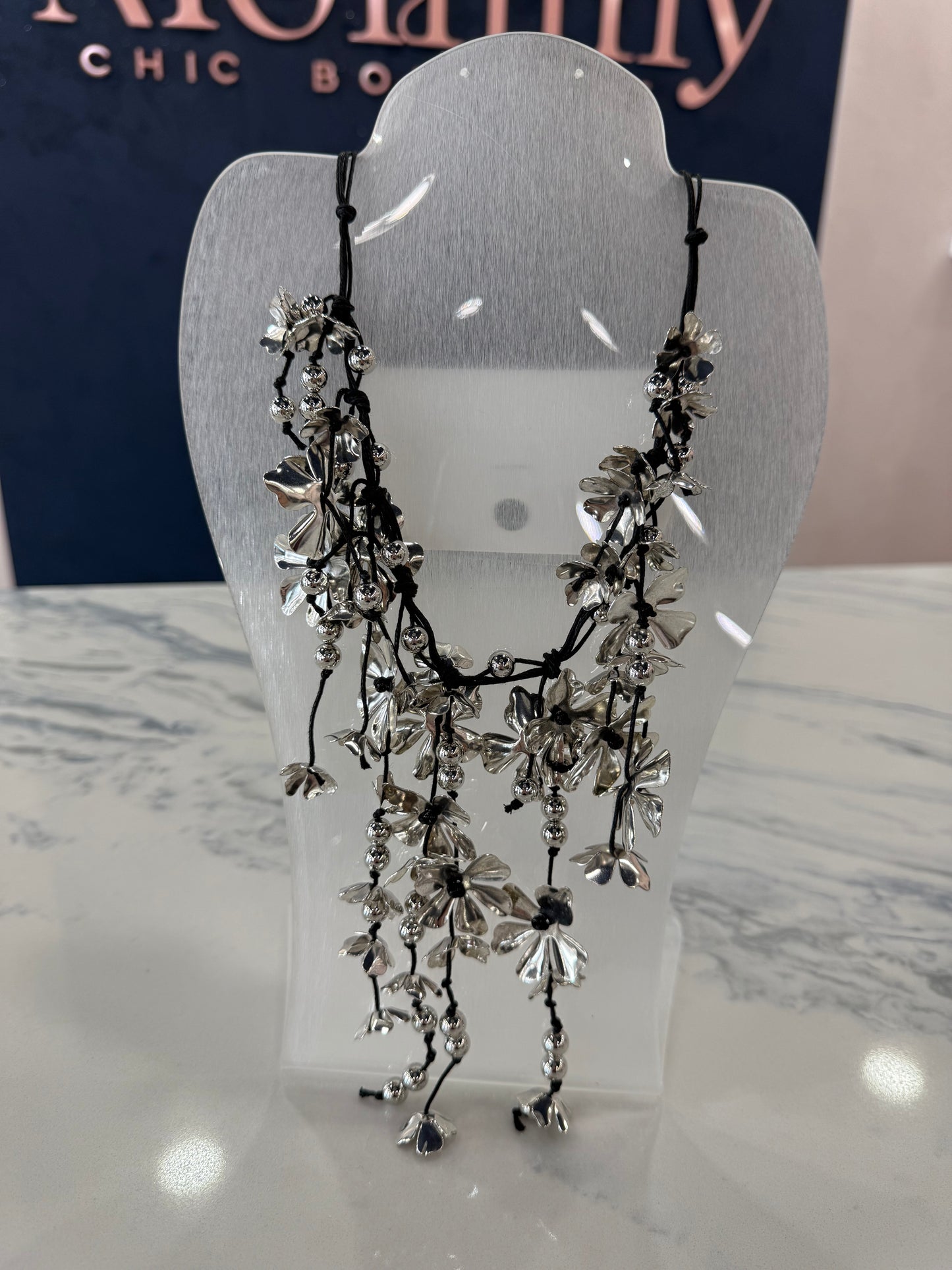 Flower Fringes Necklace