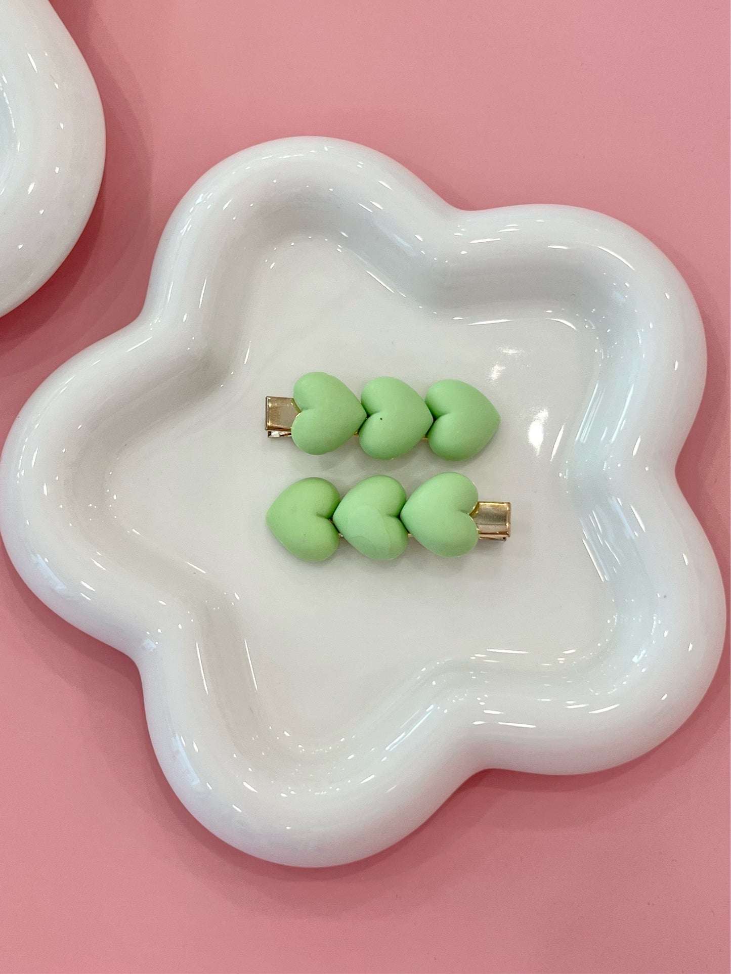 Heart Resin Clip Set Green 2”