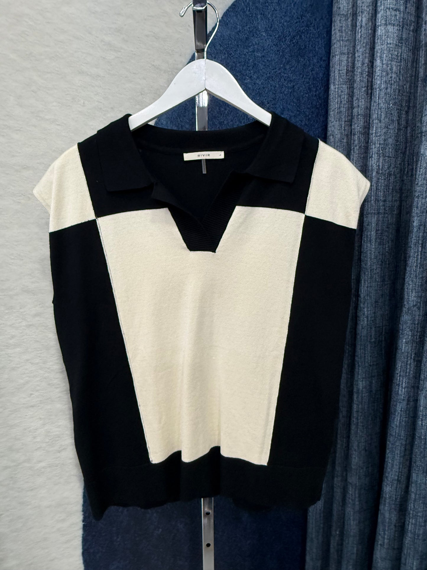 Knit Sweater Sleeveless LARGE