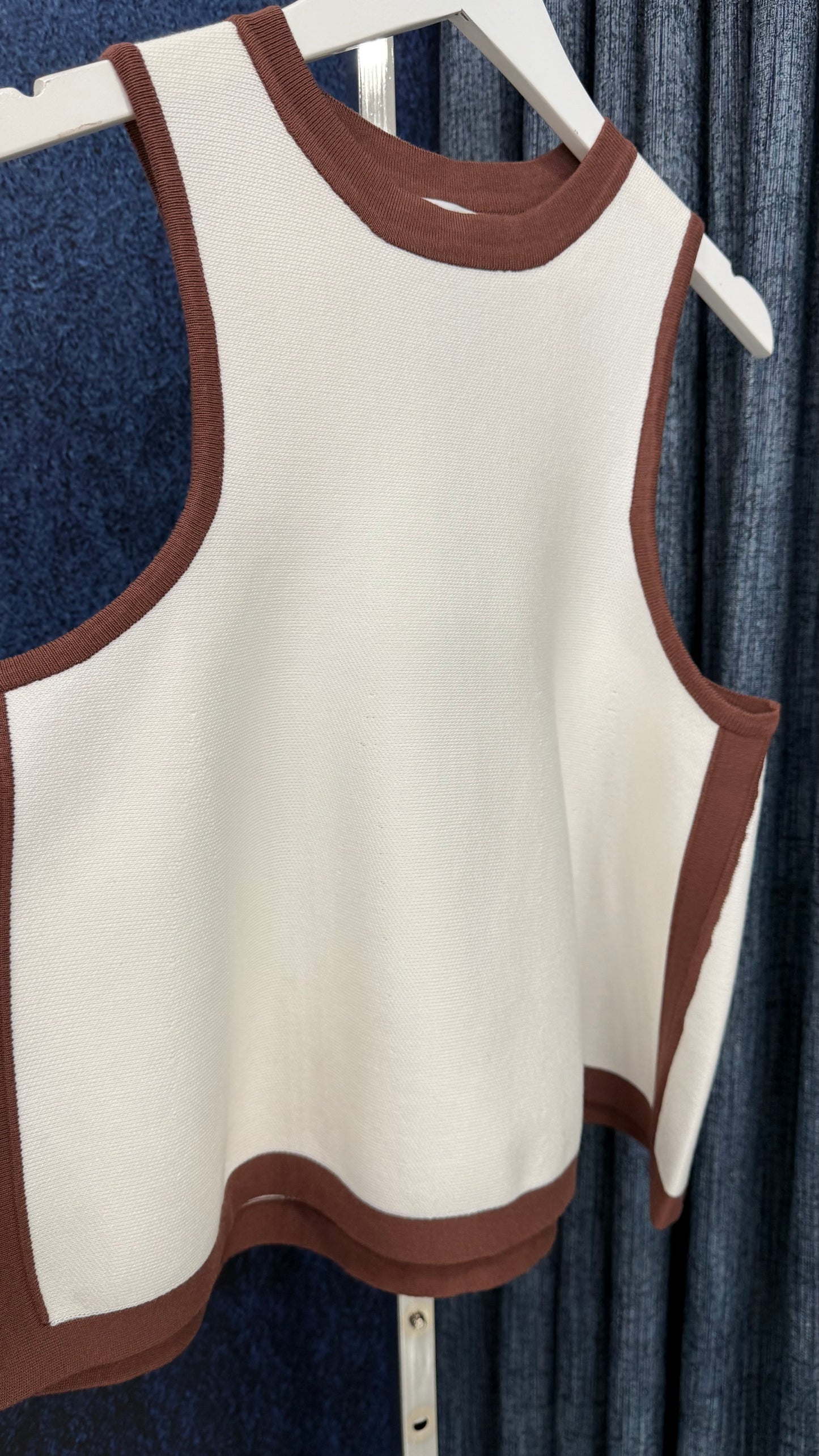 Sleeveless Contrast Top White / Coconut