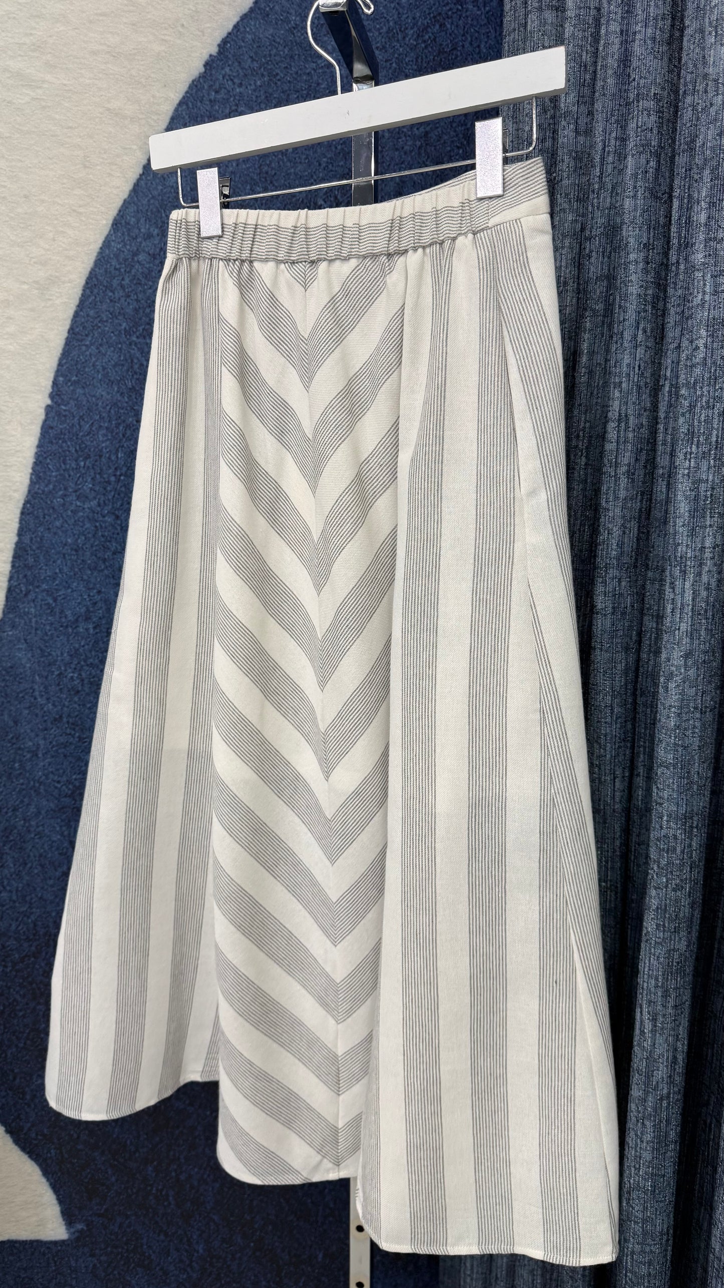 Sleeveless Top & Midi Skirt Top Gray / Cream