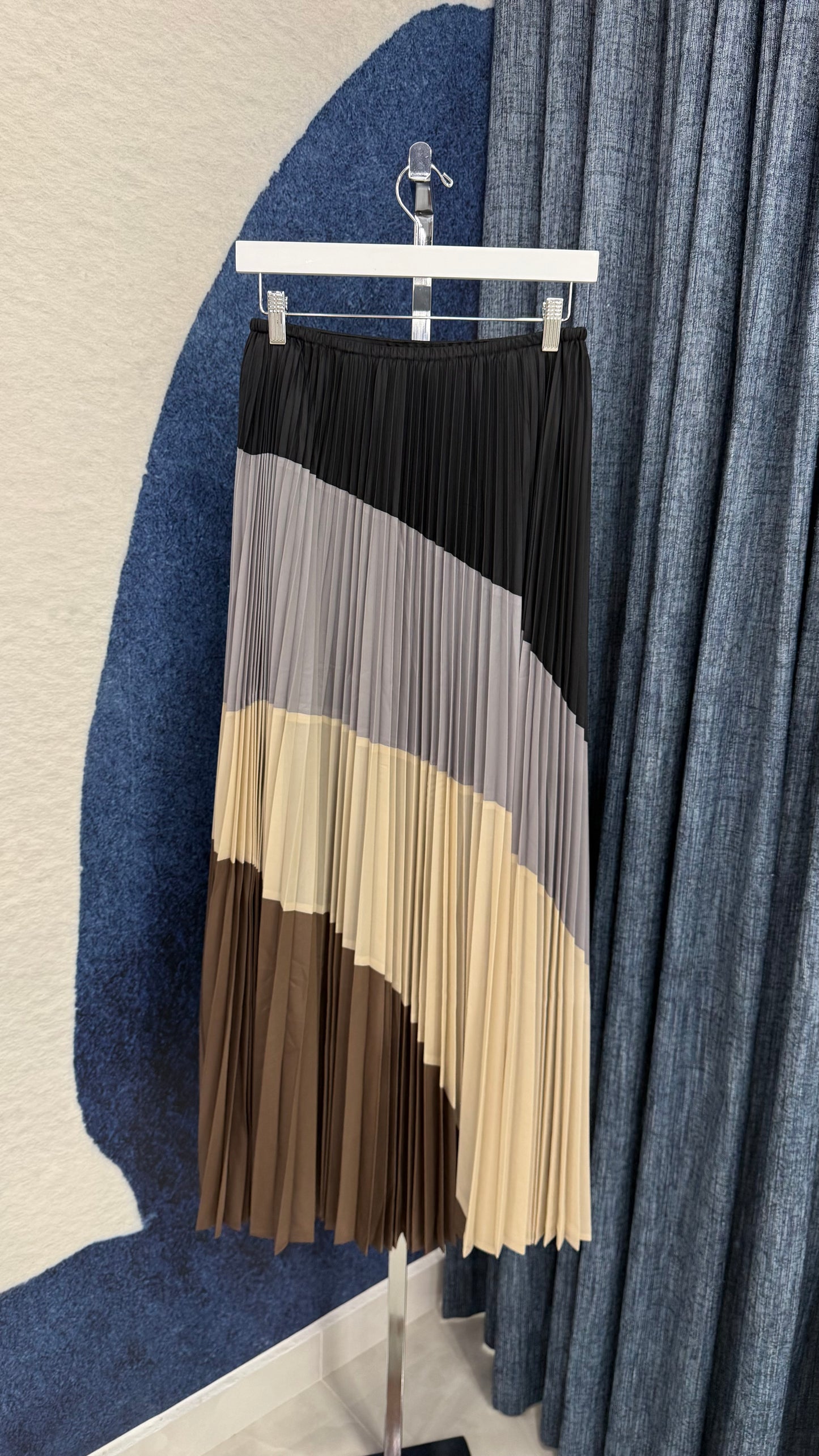 Color Block Pleated Maxi Skirt