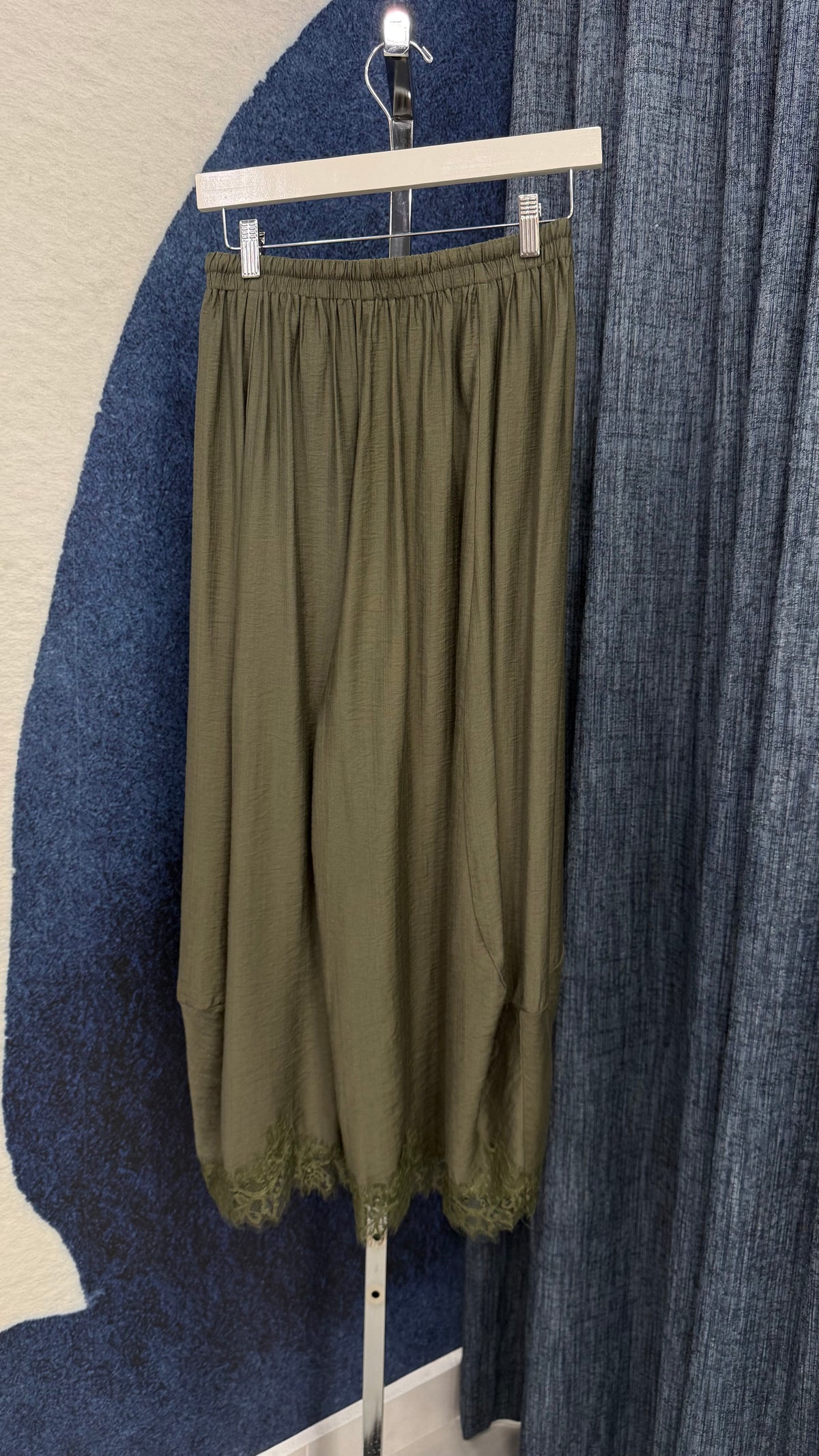 Barrel With Lace Light Weight Pant Olive