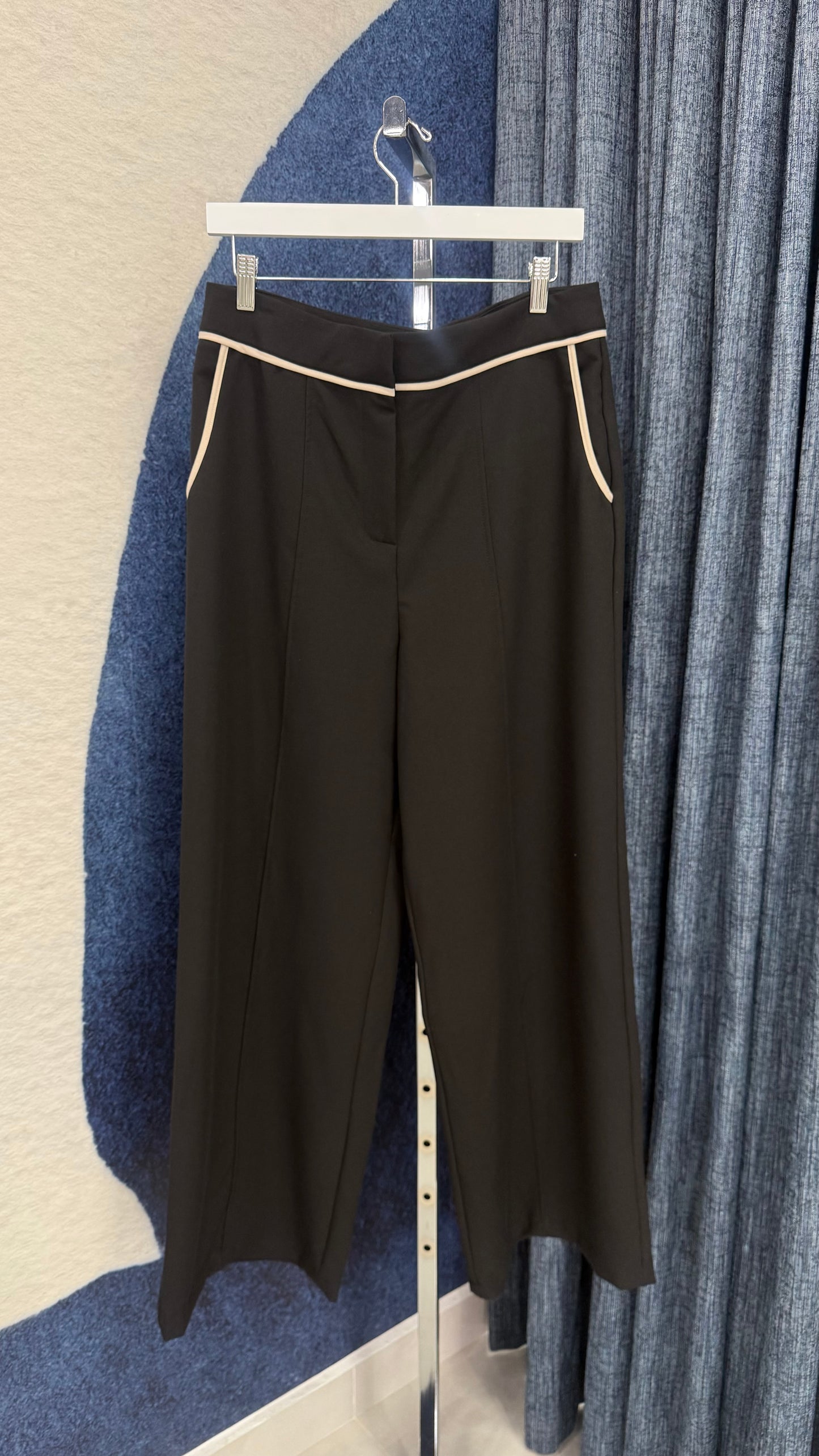 Contrast Straight Leg Pants Black