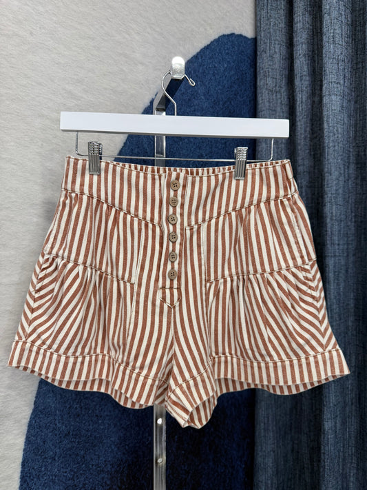 Stripe Pleated Short Mineral Camel