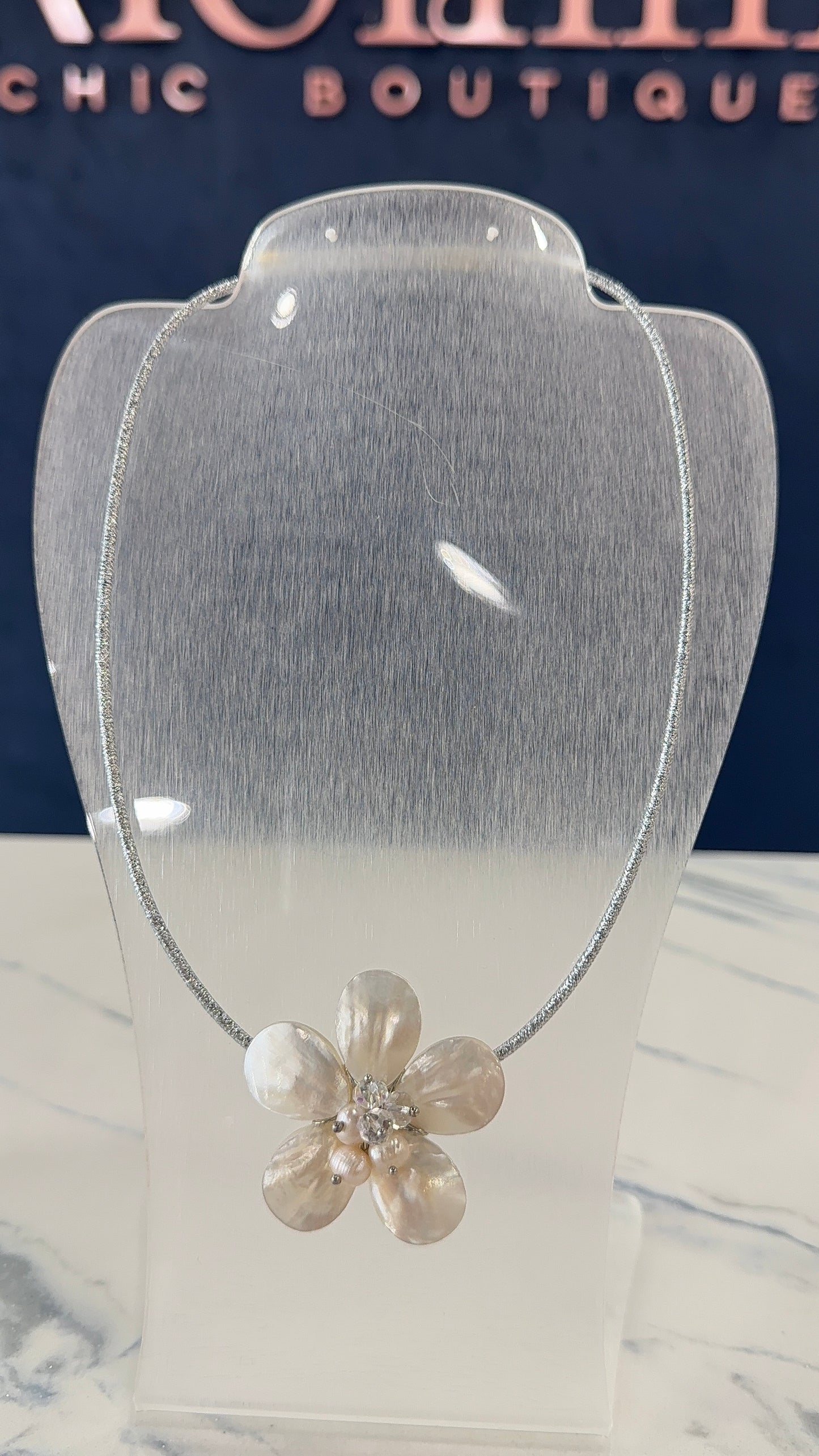 Magnetic Necklace With Nácar Flower  & Pearls Silver