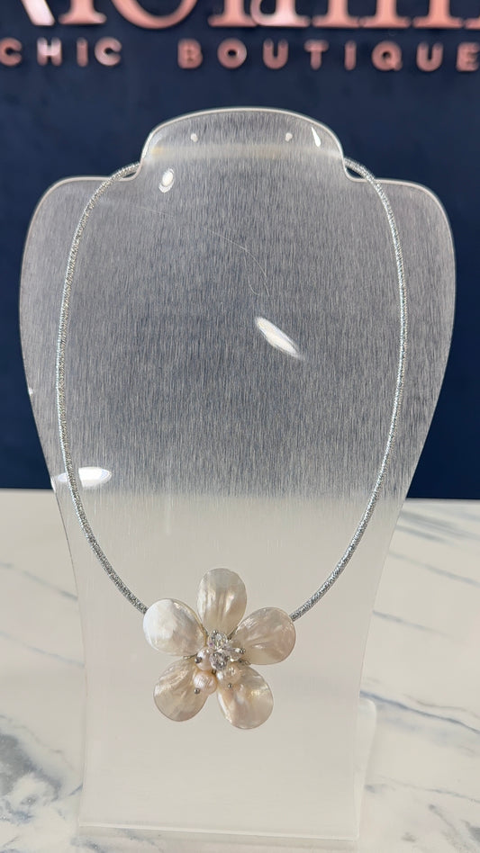Magnetic Necklace With Nácar Flower  & Pearls Silver