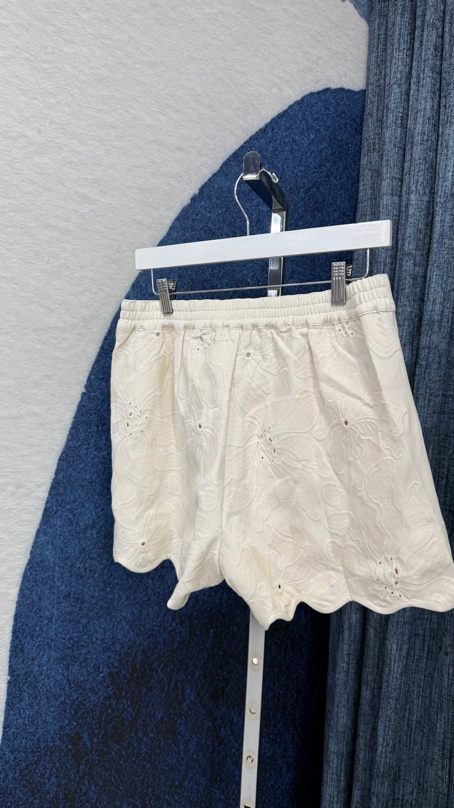 Embroidery Scallop Short Large