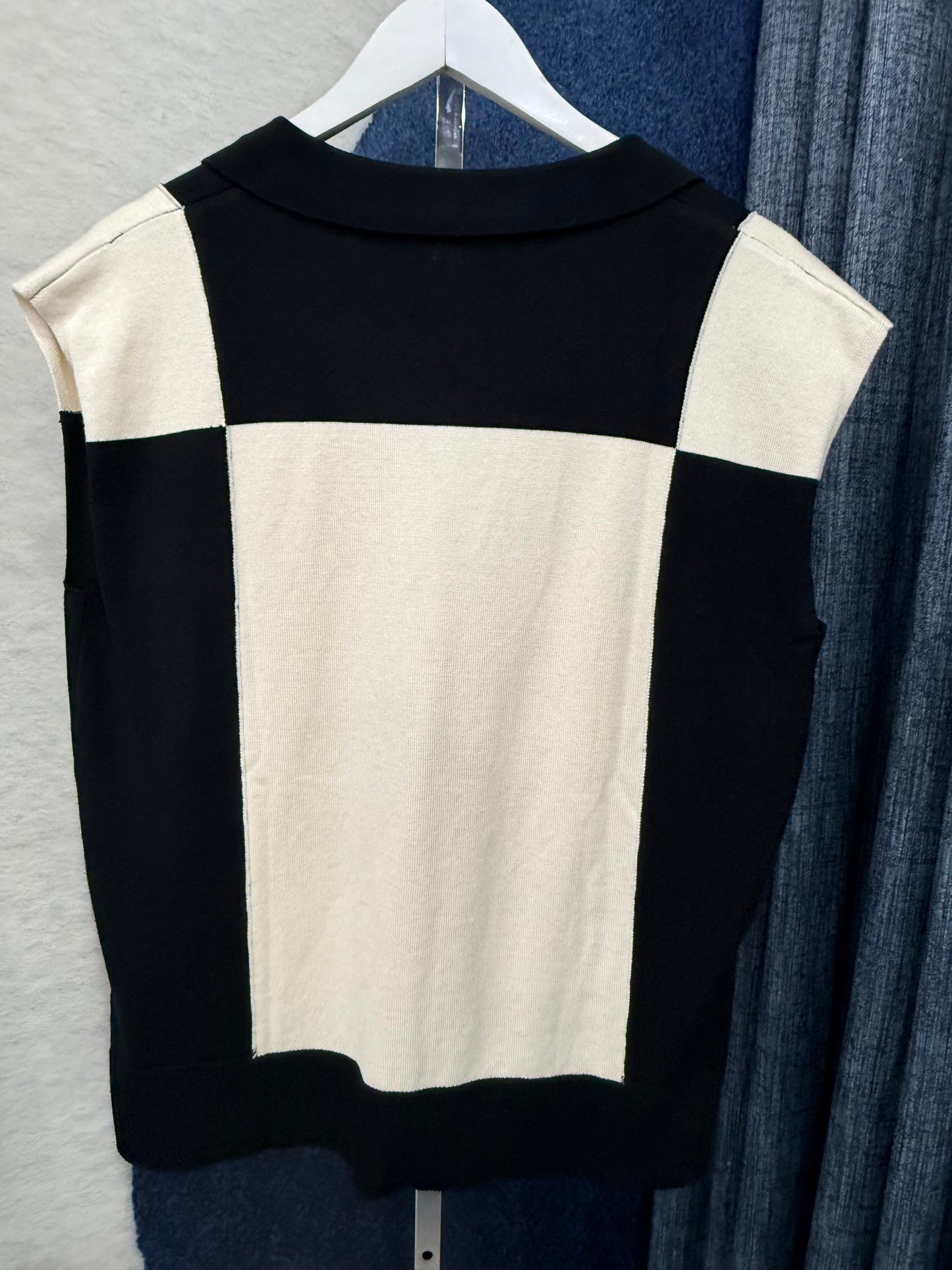 Knit Sweater Sleeveless LARGE