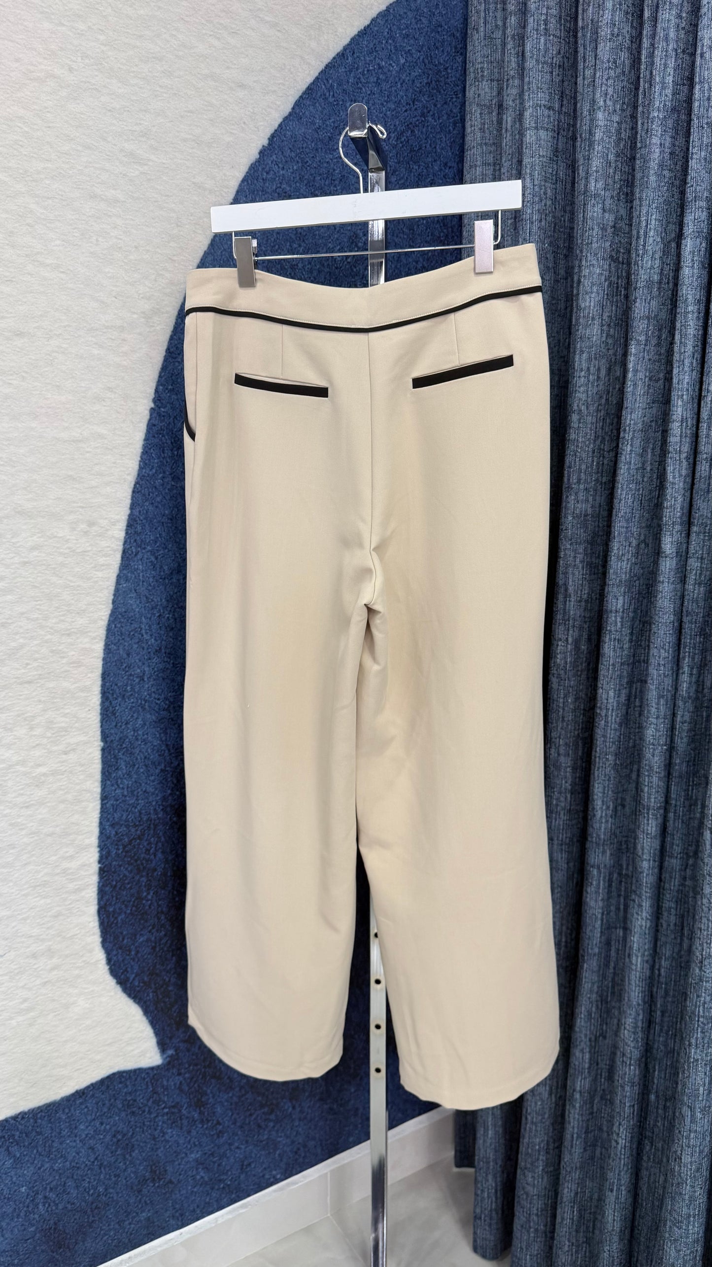 Contrast Straight Leg Pant Beige
