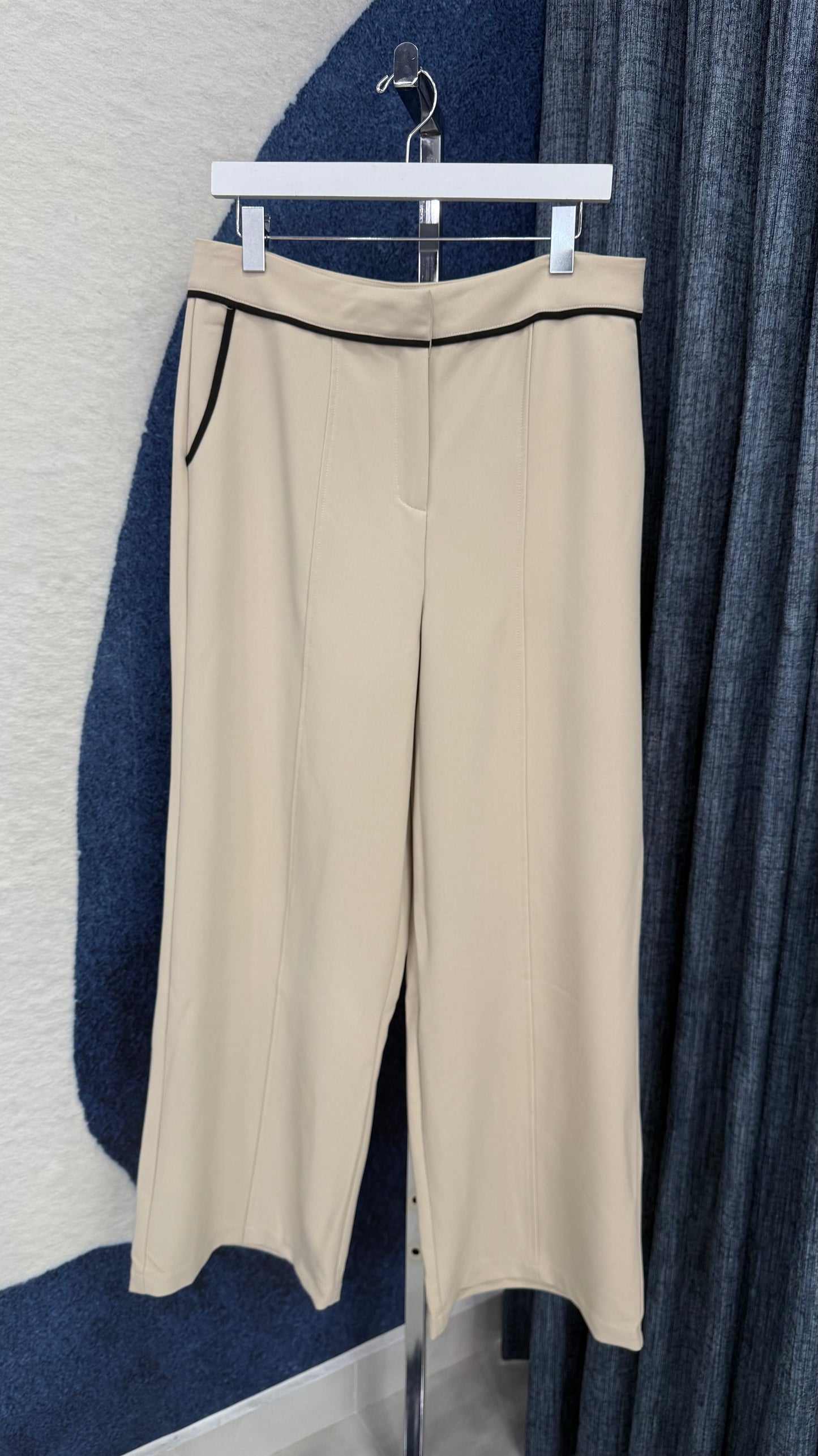 Contrast Straight Leg Pant Beige