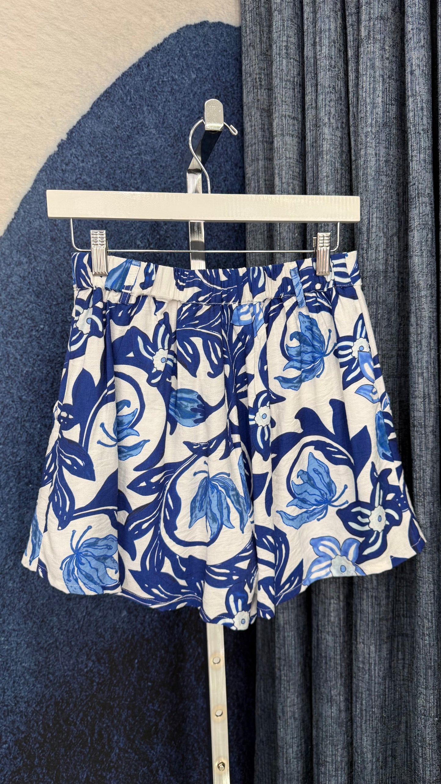 Printed Short Blue / White