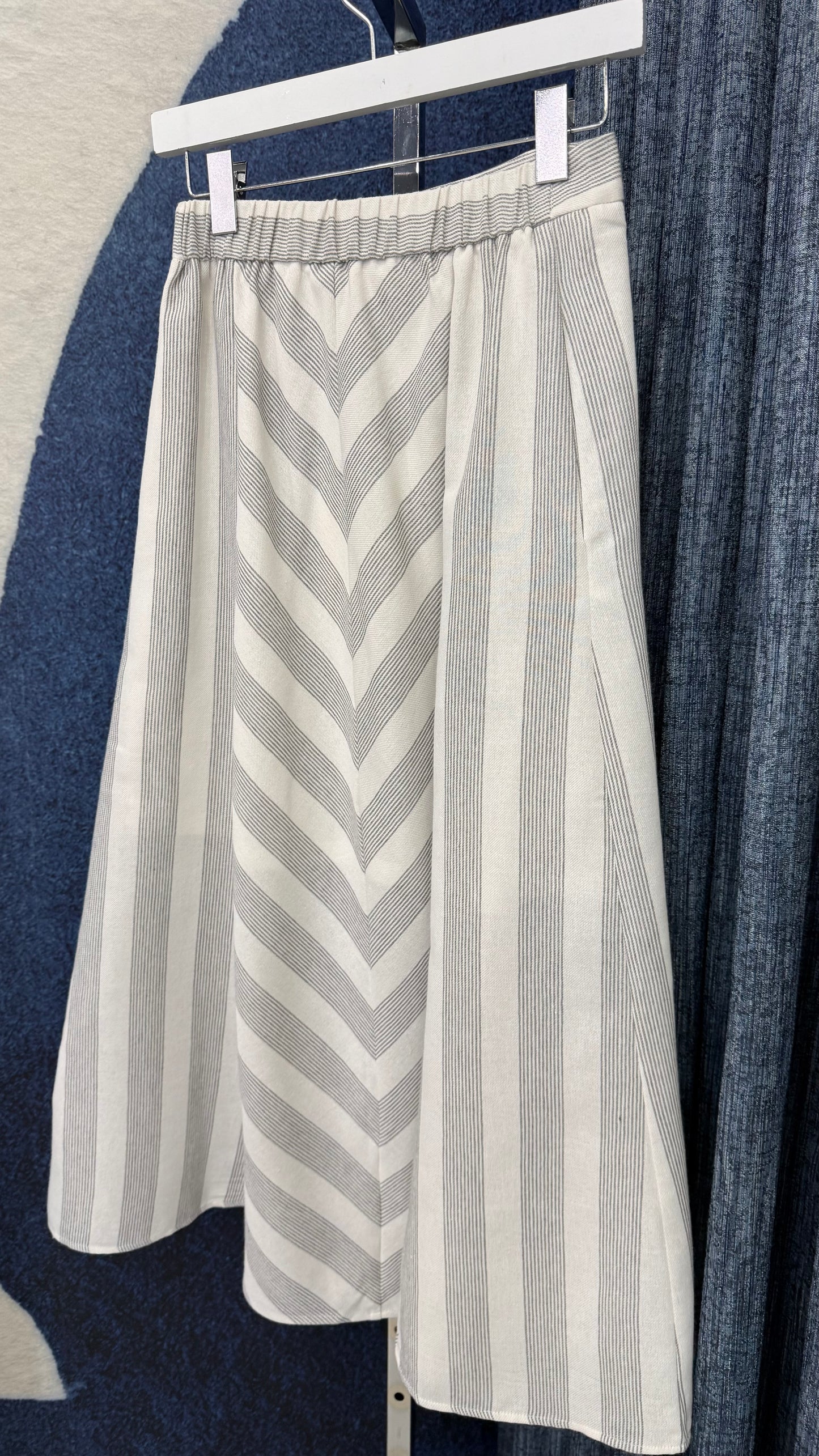 Sleeveless Top & Midi Skirt Top Gray / Cream