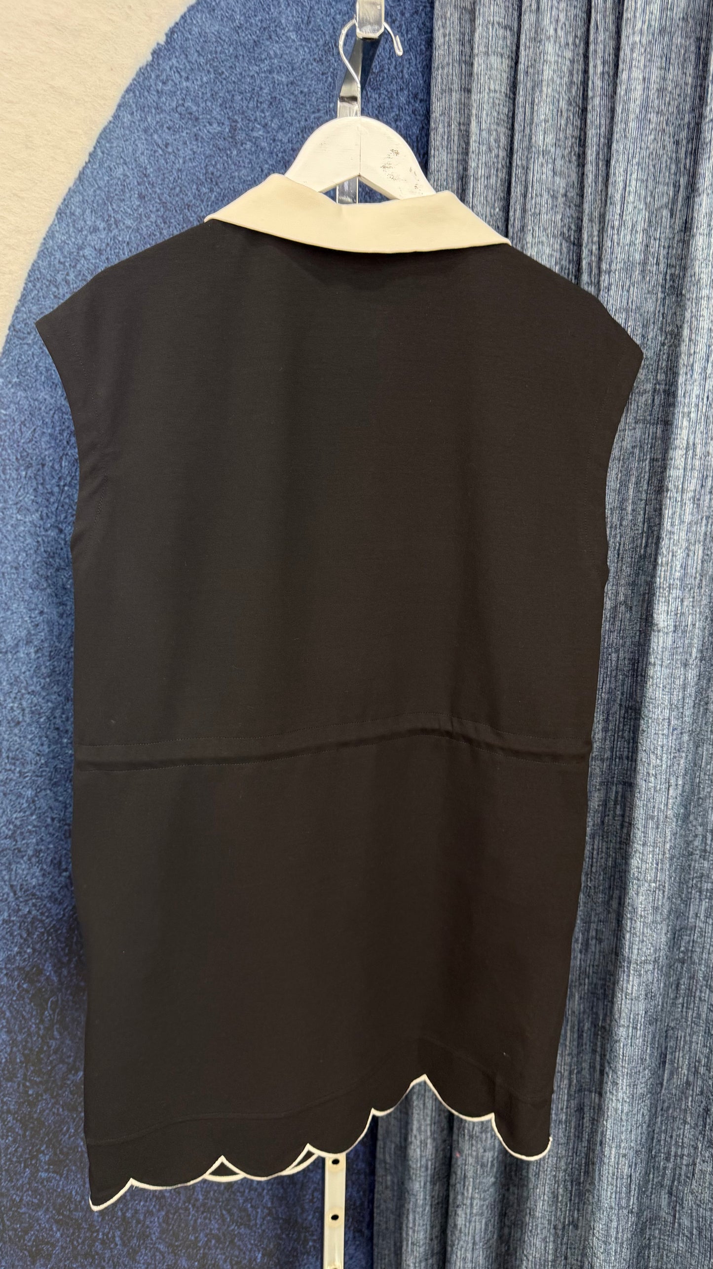 Contrast Scallop Dress Black