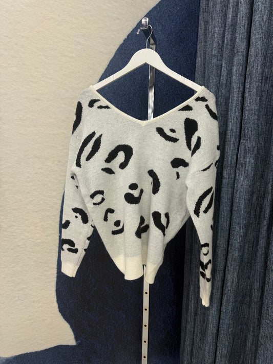 Long Sleeve Sweater / Twist Back