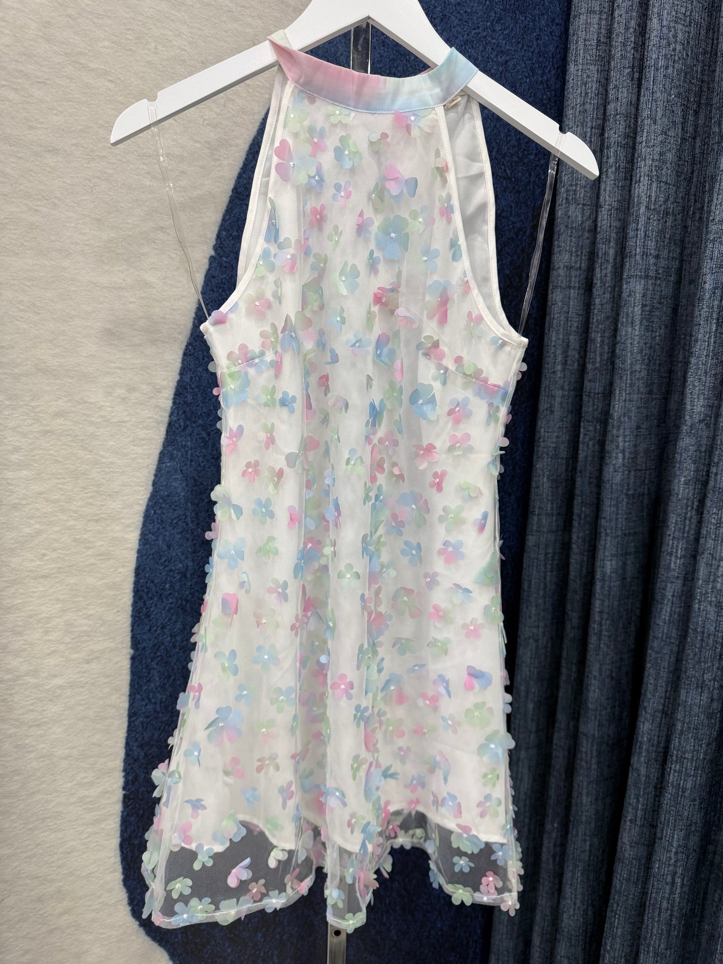 3D Flower Dress ( Corre Pequeño )