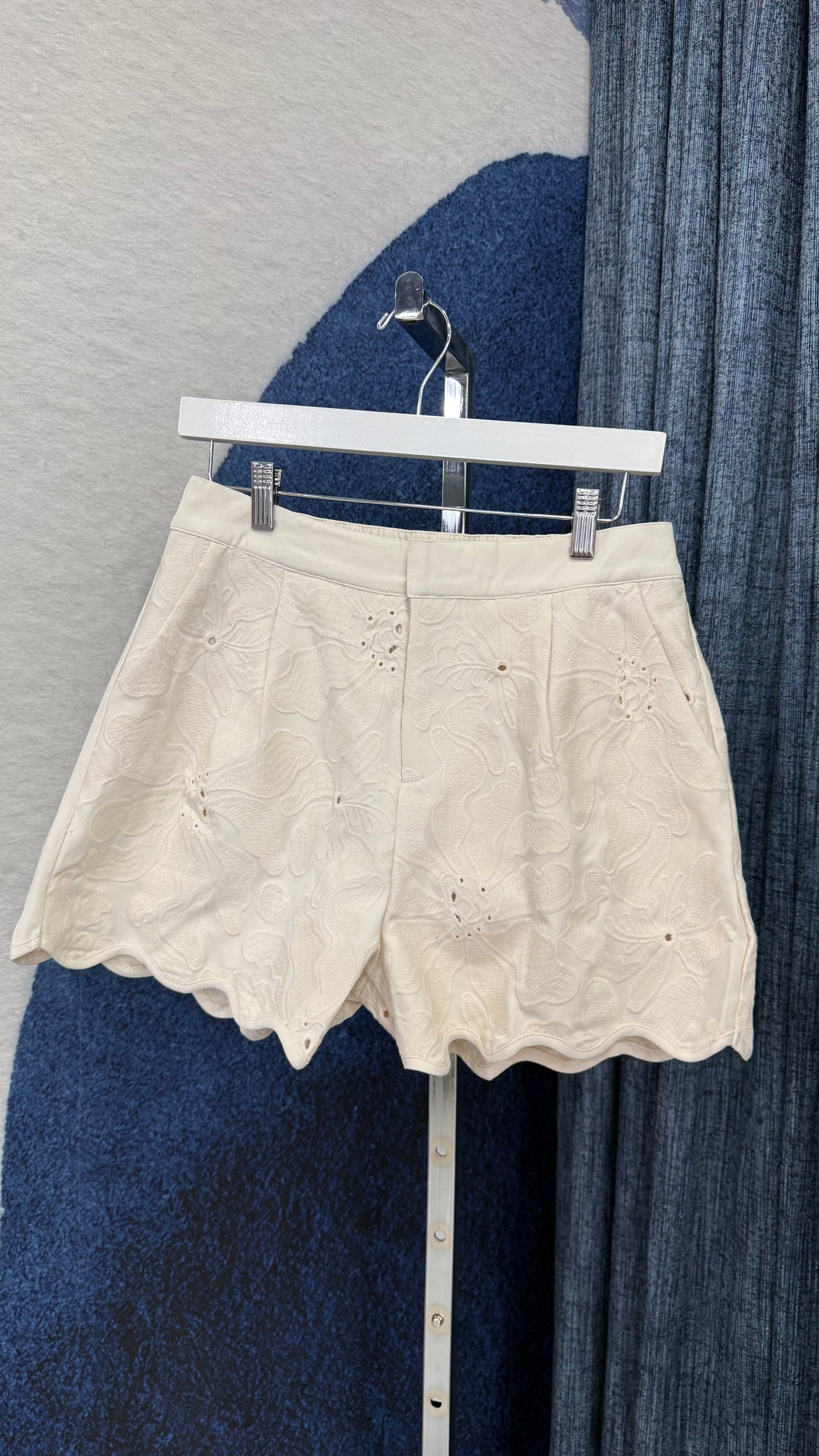 Embroidery Scallop Short Large