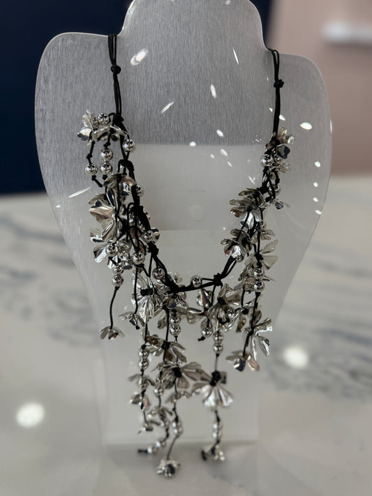 Flower Fringes Necklace